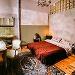 Vintage And Artistic Altbau