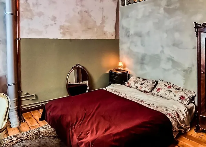 Vintage And Artistic Altbau