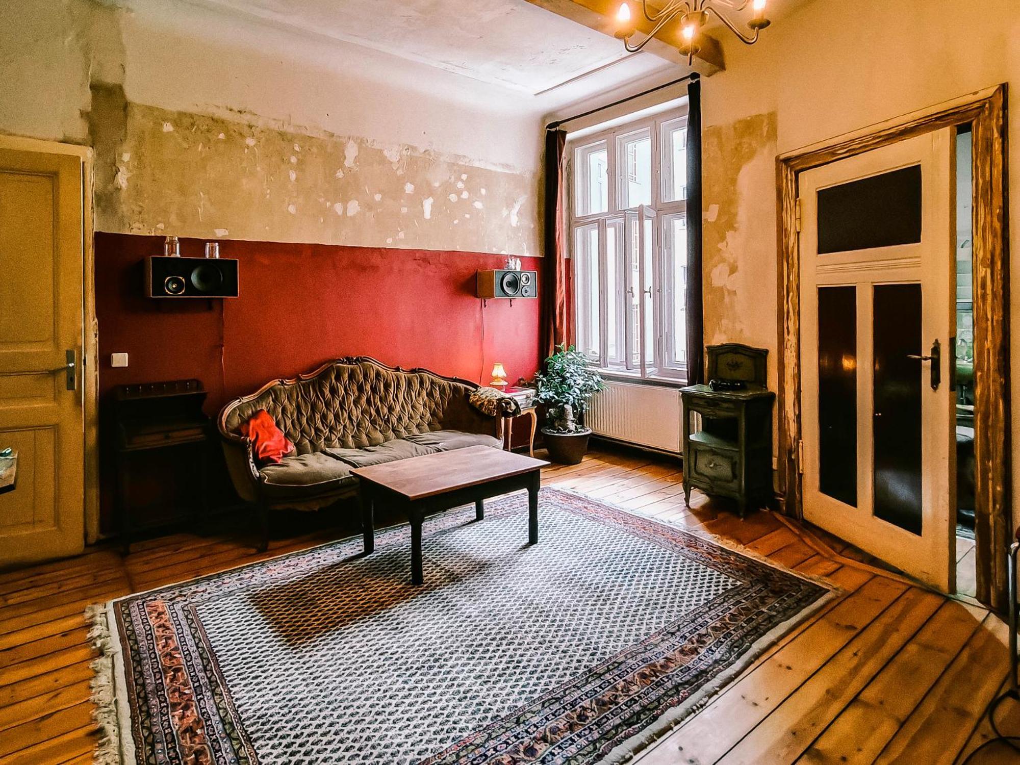 Vintage And Artistic Altbau Appartement